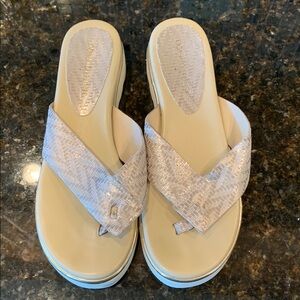 Donald Pliner Beige/gold Women's Sandals 8.5